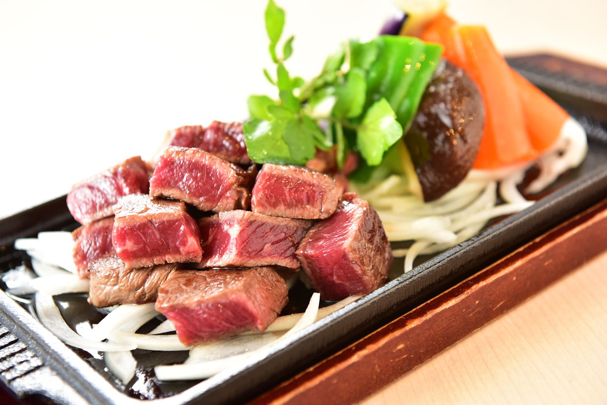 【NEW】鉄板牛サイコロステーキ