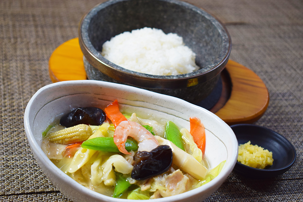 【NEW】春野菜の石焼中華丼<br />スープ・お新香・ドリンク付